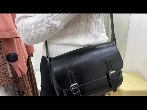 ❤️ Vieša jaunos kalės FeralBerry masturbacija su dildo aprangos kambaryje ❤ Namų porno prie mūsų ﹏