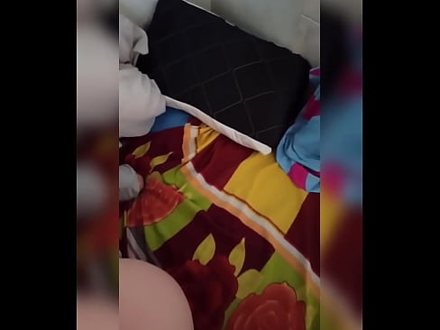 ❤️ Mano kambariokė lieka namuose viena, nes jos vyras atostogauja, o aš pasinaudoju proga ją išdulkinti ir užpildyti jos užpakalį pienu ❤ Namų porno prie mūsų ﹏