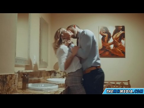 ❤️ Kai krūtininga blondinė vilioja tave viešajame tualete ❤ Namų porno prie mūsų ﹏